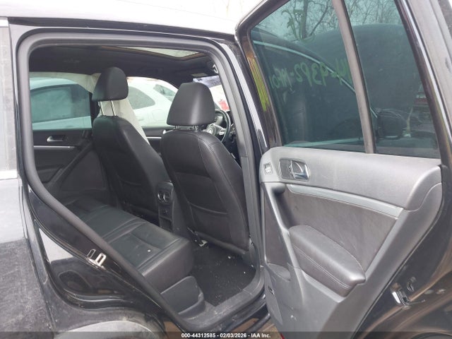 44312585 :رقم المزاد ، WVGAV3AX5EW560387 vin ، 2014 Volkswagen Tiguan R-line مزاد بيع