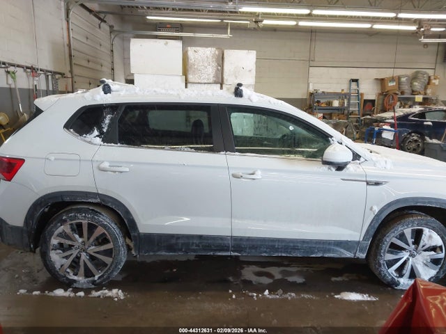 2022 Volkswagen Taos 1.5t Se მანქანა იყიდება აუქციონზე, vin: 3VVRX7B22NM064587, აუქციონის ნომერი: 44312631