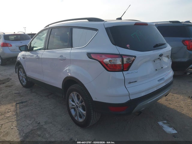 2018 FORD ESCAPE 1FMCU0GD9JUD07621 Photo 2