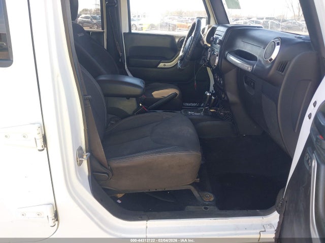 44312722 :رقم المزاد ، 1C4BJWEG5HL528061 vin ، 2017 Jeep Wrangler Unlimited Sahara 4x4 مزاد بيع