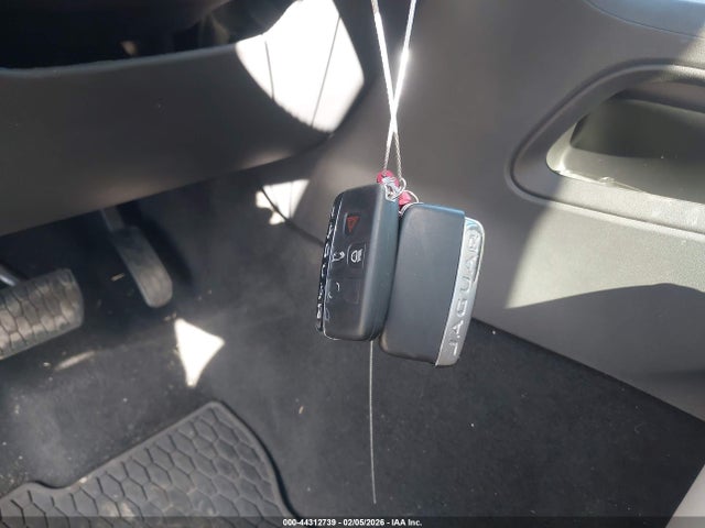 2018 JAGUAR F-PACE SADCJ2FN8JA256458 Photo 10