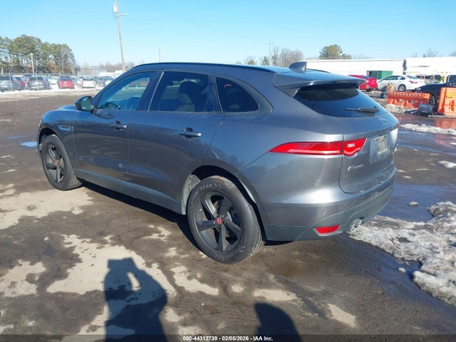 2018 JAGUAR F-PACE SADCJ2FN8JA256458 Photo 2