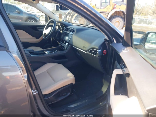 2018 JAGUAR F-PACE SADCJ2FN8JA256458 Photo 4