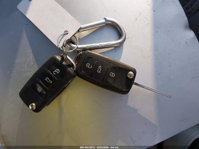 Продаж на аукціоні авто 2015 Volkswagen Beetle 2.0t R-line, vin: 3VW4T7AT1FM604203, номер лоту: 44312812