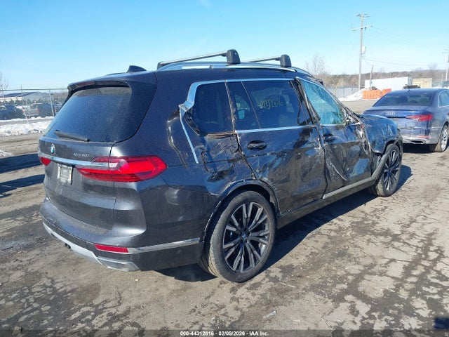 2021 BMW X7 5UXCW2C06M9E73634 Photo 3