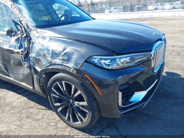 2021 BMW X7 5UXCW2C06M9E73634 Photo 5