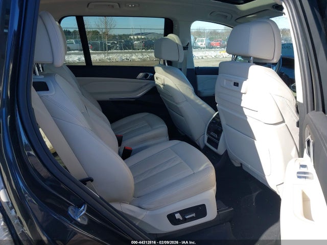 2021 BMW X7 5UXCW2C06M9E73634 Photo 7