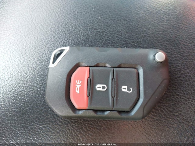 1C4HJXDG7JW169902 Jeep Wrangler Unlimited Sport 4x4