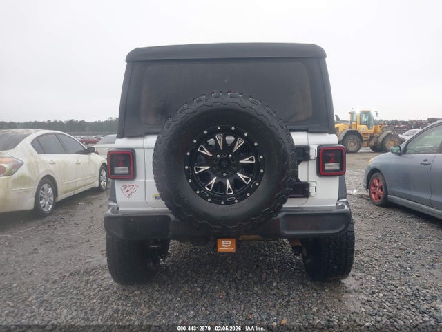 1C4HJXDG7JW169902 Jeep Wrangler Unlimited Sport 4x4