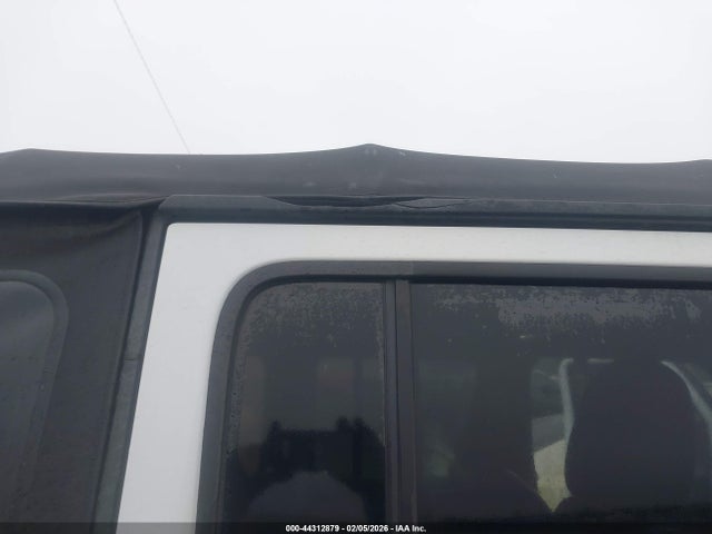 1C4HJXDG7JW169902 Jeep Wrangler Unlimited Sport 4x4
