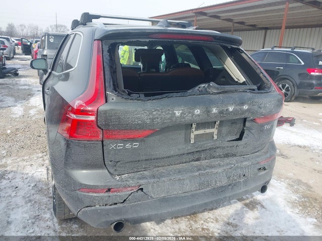2018 VOLVO XC60 LYVA22RK7JB097300 Photo 5