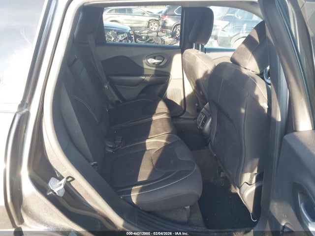 44312980 :رقم المزاد ، 1C4PJLCB8FW770544 vin ، 2015 Jeep Cherokee Latitude مزاد بيع