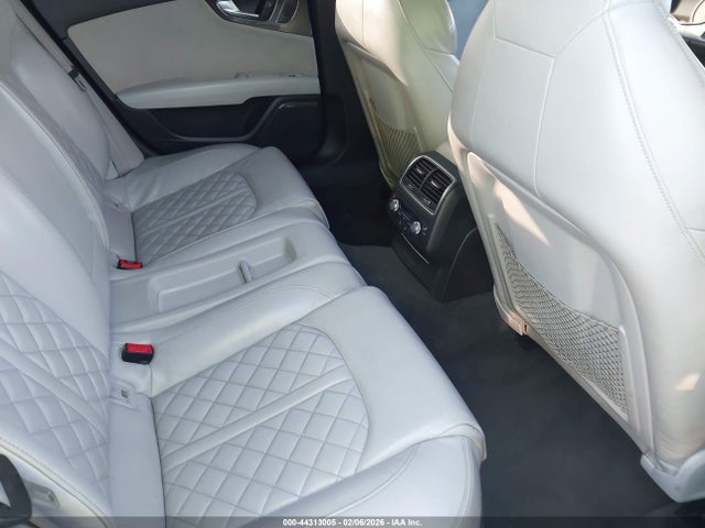 2017 Audi S7 4.0t Premium Plus მანქანა იყიდება აუქციონზე, vin: WAU2FAFC9HN025618, აუქციონის ნომერი: 44313005