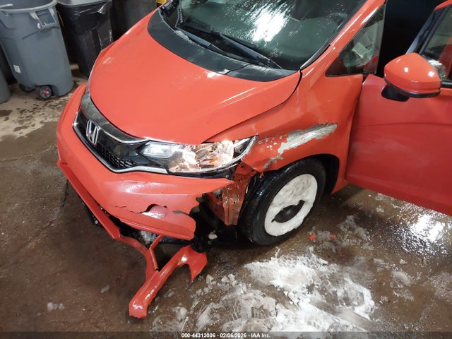 44313006 :رقم المزاد ، 3HGGK5H41JM727936 vin ، 2018 Honda Fit Lx مزاد بيع