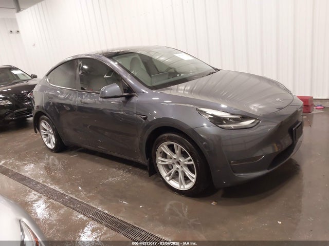 2023 TESLA MODEL Y 7SAYGAEE6PF881441 Photo 0
