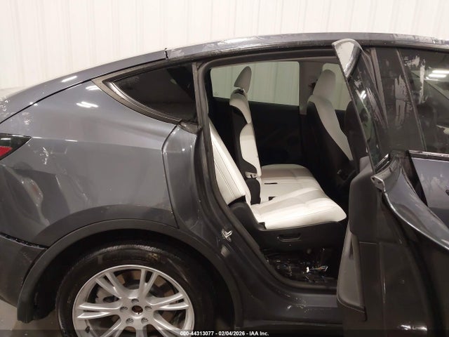 2023 TESLA MODEL Y 7SAYGAEE6PF881441 Photo 7