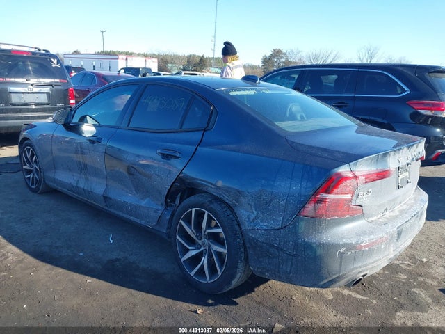 2019 VOLVO S60 7JRA22TK3KG003722 Photo 2