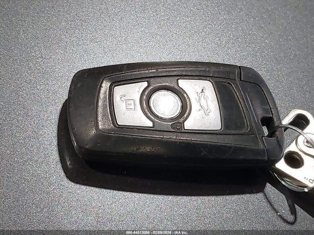 WBA3C3C52EF983830 BMW 320i Xdrive