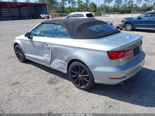 2015 AUDI A3 WAU7FLFF7F1066359 Photo 2
