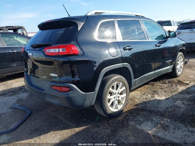 44313372 :رقم المزاد ، 1C4PJLCB4JD611976 vin ، 2018 Jeep Cherokee Latitude Fwd مزاد بيع