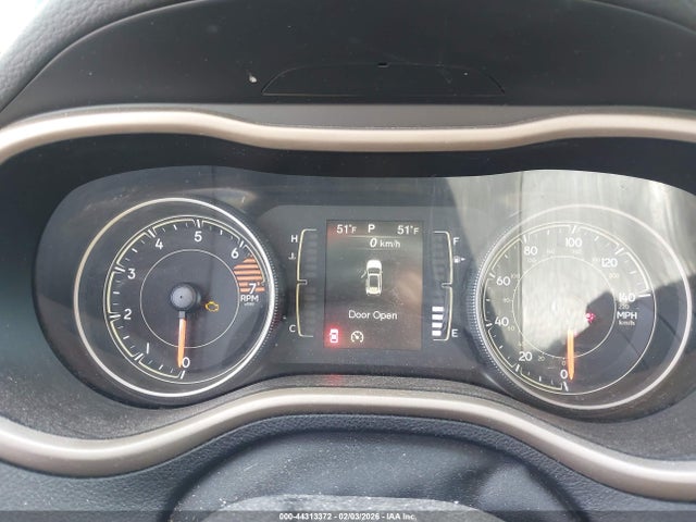 44313372 :رقم المزاد ، 1C4PJLCB4JD611976 vin ، 2018 Jeep Cherokee Latitude Fwd مزاد بيع