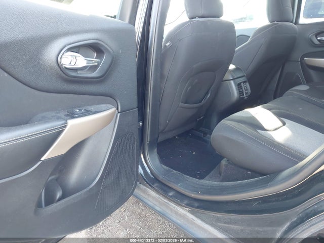44313372 :رقم المزاد ، 1C4PJLCB4JD611976 vin ، 2018 Jeep Cherokee Latitude Fwd مزاد بيع