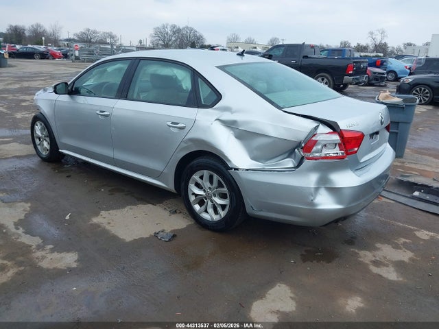 Aukcja sprzedaży 2014 Volkswagen Passat 1.8t S, vin: 1VWAS7A37EC052227, numer aukcji: 44313537