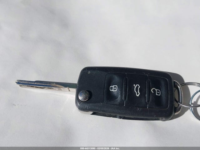 1VWAT7A30GC038217 Volkswagen Passat 1.8t S