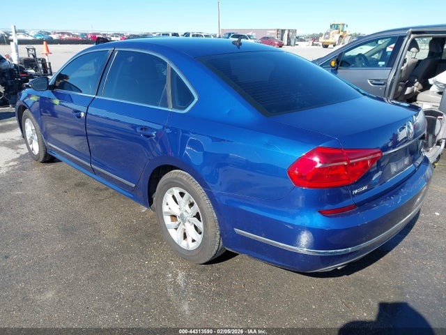 1VWAT7A30GC038217 Volkswagen Passat 1.8t S