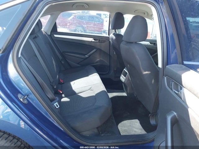 1VWAT7A30GC038217 Volkswagen Passat 1.8t S
