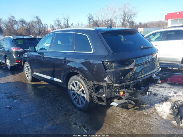 2019 AUDI Q7 WA1LHAF73KD028073 Photo 2