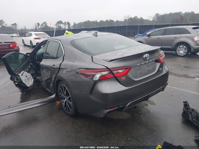 2021 TOYOTA CAMRY 4T1G11AK4MU531388 Photo 2