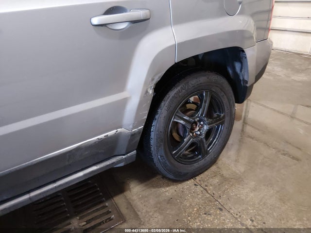 1C4NJRBB5FD393212 Jeep Patriot Sport