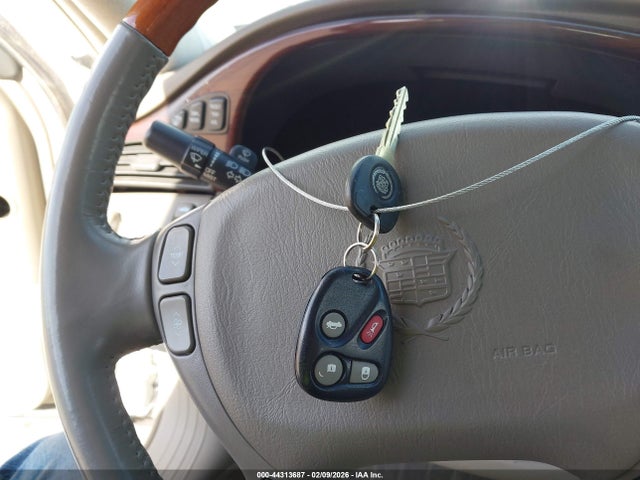 44313687 :رقم المزاد ، 1G6KE57Y0YU233046 vin ، 2000 Cadillac Deville Dhs مزاد بيع