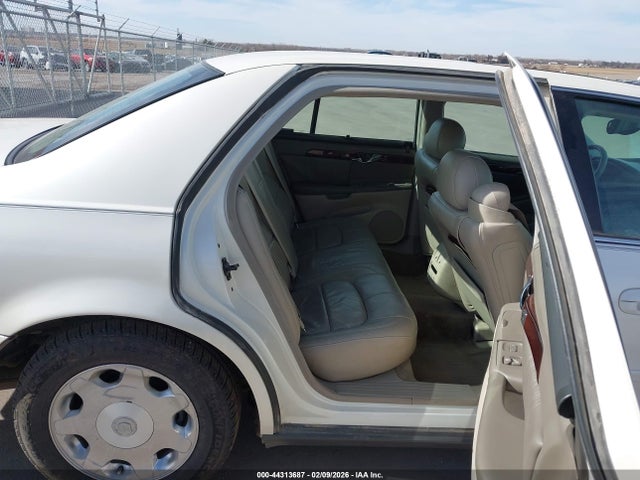 44313687 :رقم المزاد ، 1G6KE57Y0YU233046 vin ، 2000 Cadillac Deville Dhs مزاد بيع