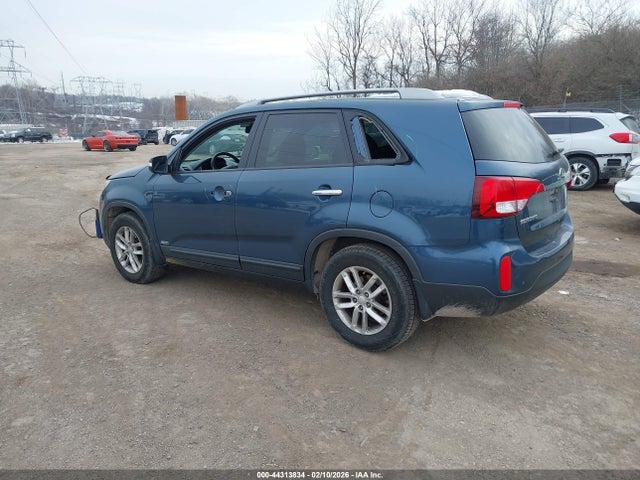 5XYKTDA72FG610830 KIA Sorento Lx V6