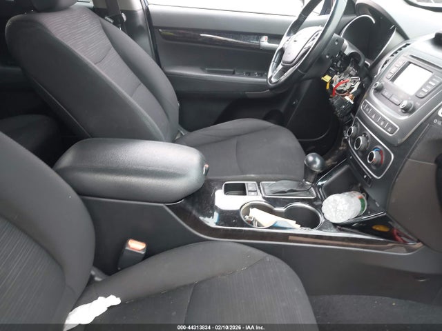 5XYKTDA72FG610830 KIA Sorento Lx V6