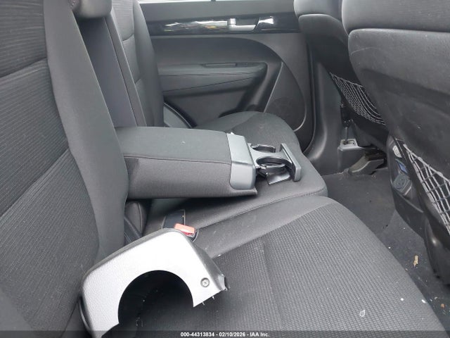 5XYKTDA72FG610830 KIA Sorento Lx V6
