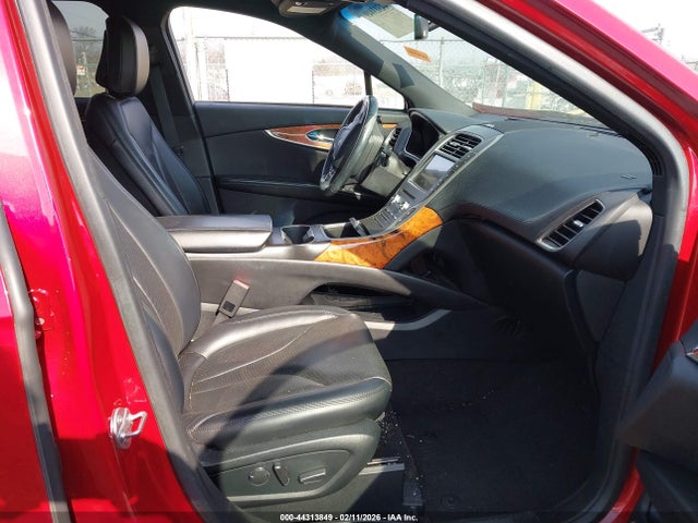 2020 LINCOLN NAUTILUS 2LMPJ8K9XLBL08995 Photo 4