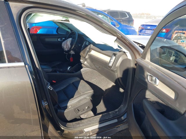 2019 VOLVO XC40 YV4162UL6K2133515 Photo 4
