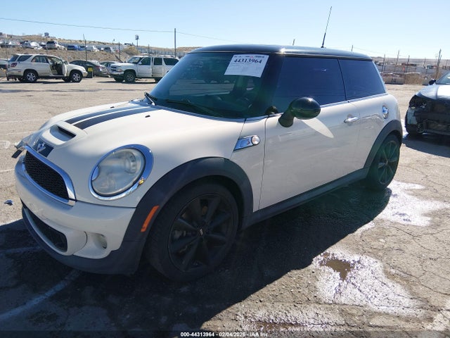 2011 MINI COOPER S WMWSV3C52BTY21988 Photo 1