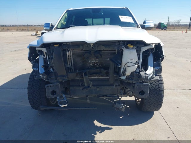 1C6RREJT9LN346453 RAM 1500 Laramie 4x2 5&#039;7 Box