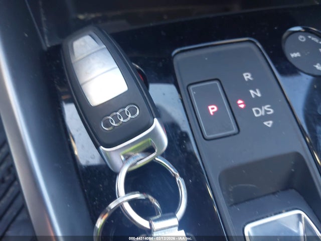 Продаж на аукціоні авто 2024 Audi S3 Premium Plus Tfsi Quattro S Tronic, vin: WAUH3DGY9RA055547, номер лоту: 44314054