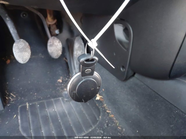 2010 MINI COOPER WMWMF3C56ATU76839 Photo 10