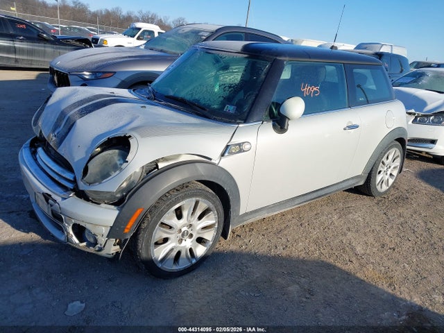 2010 MINI COOPER WMWMF3C56ATU76839 Photo 1