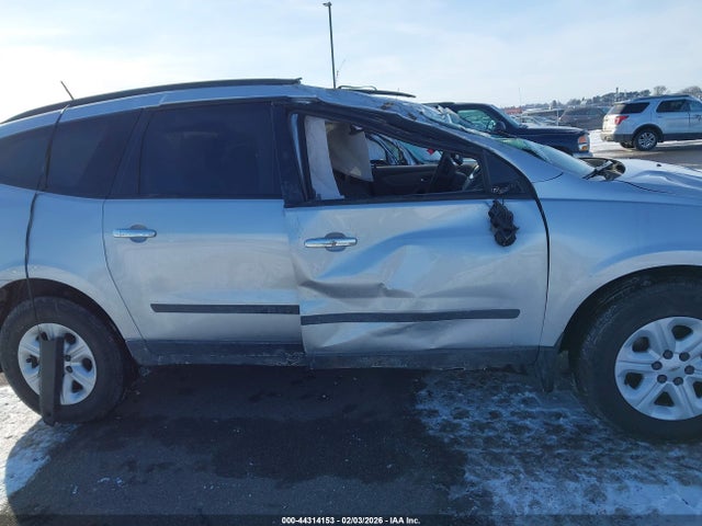 1GNKVFKD5HJ142242 Chevrolet Traverse Ls
