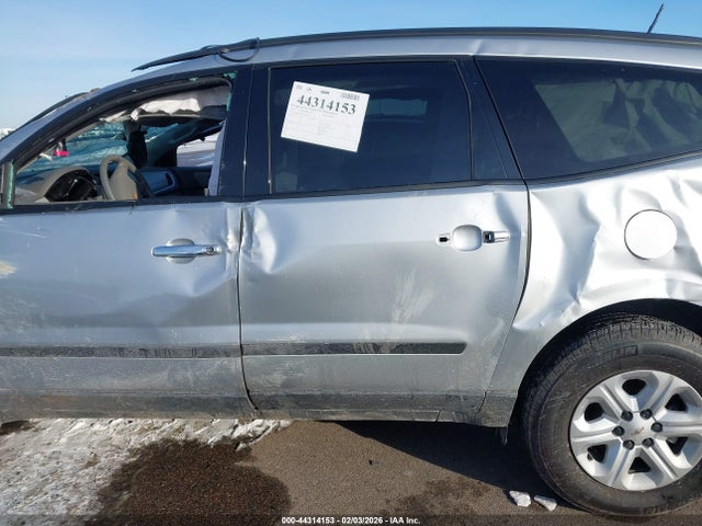 1GNKVFKD5HJ142242 Chevrolet Traverse Ls