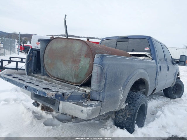 2011 FORD F-250 1FT7W2BT1BEB71135 Photo 3