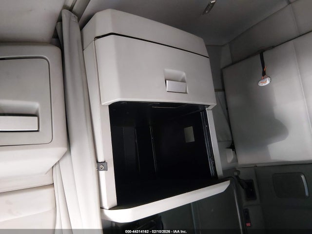 Продажа на аукционе авто 2015 Kenworth Construction T680, vin: 1XKYD49X5FJ427843, номер лота: 44314162