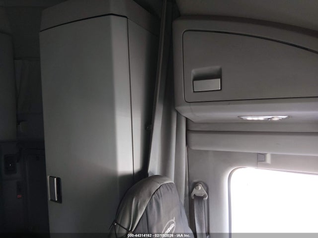 Продажа на аукционе авто 2015 Kenworth Construction T680, vin: 1XKYD49X5FJ427843, номер лота: 44314162